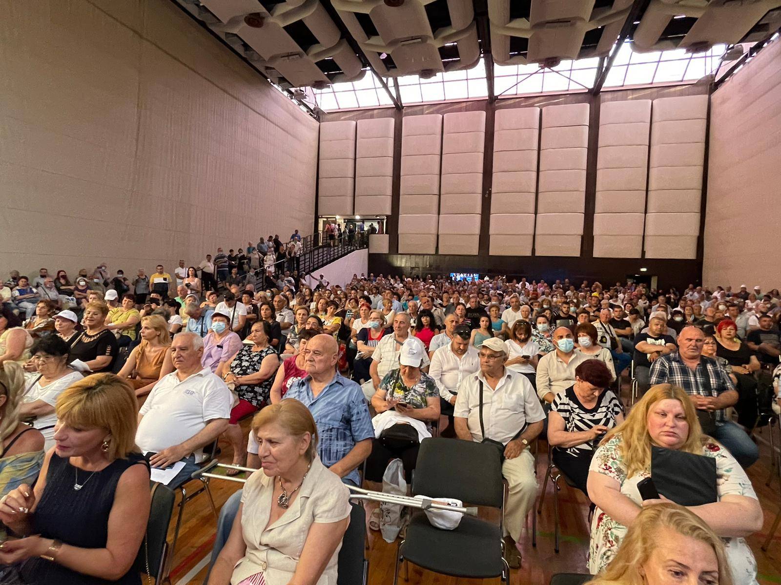 Препълнената зала в ДКС-Варна